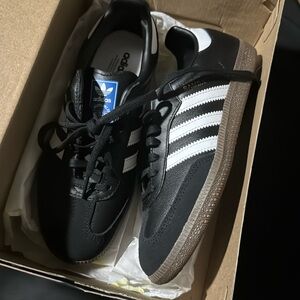Adidas samba OG J 
Black and White Sneakers